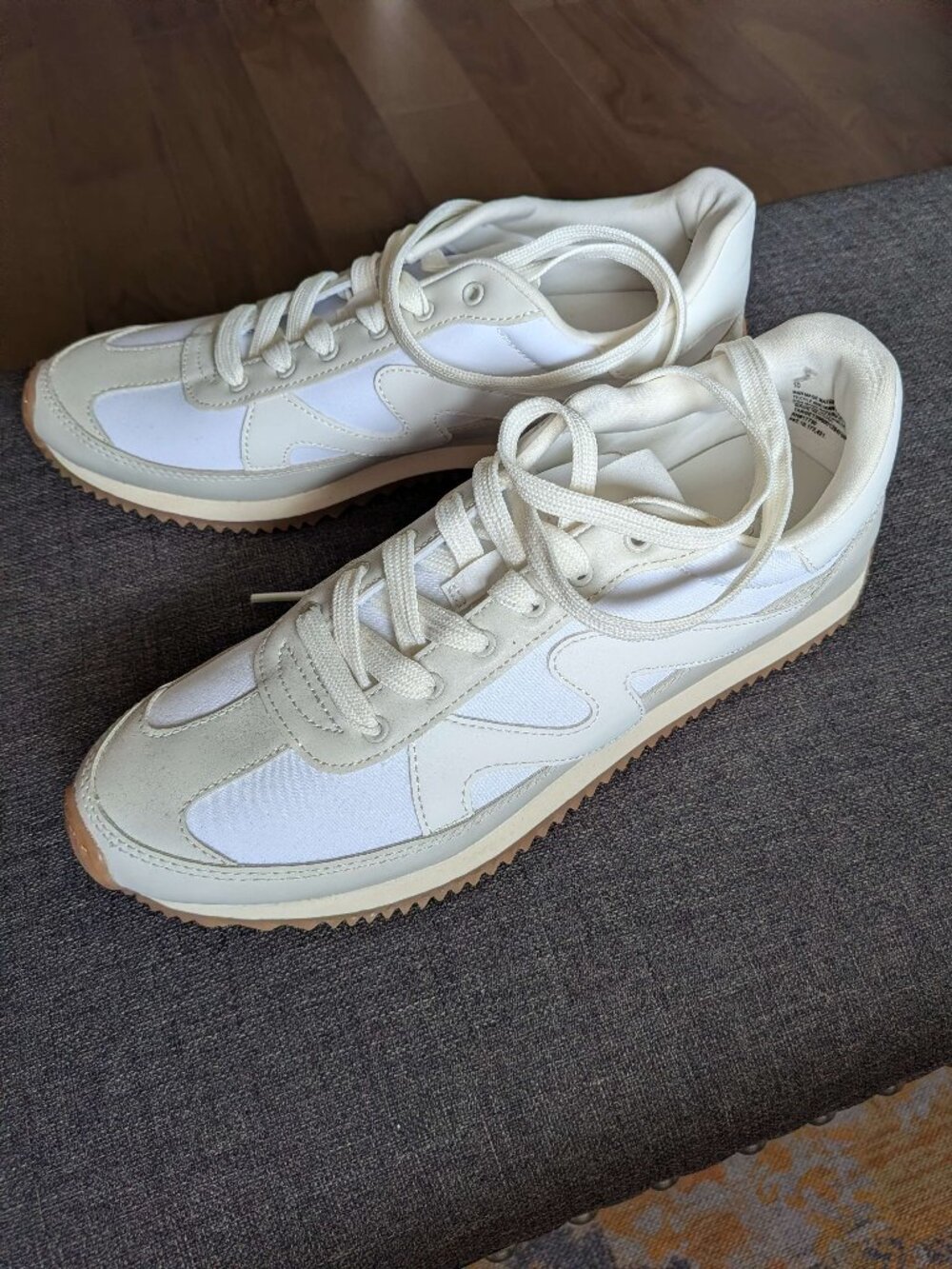 BNWOT -- Universal Thread Retro White Sneakers Sz 10